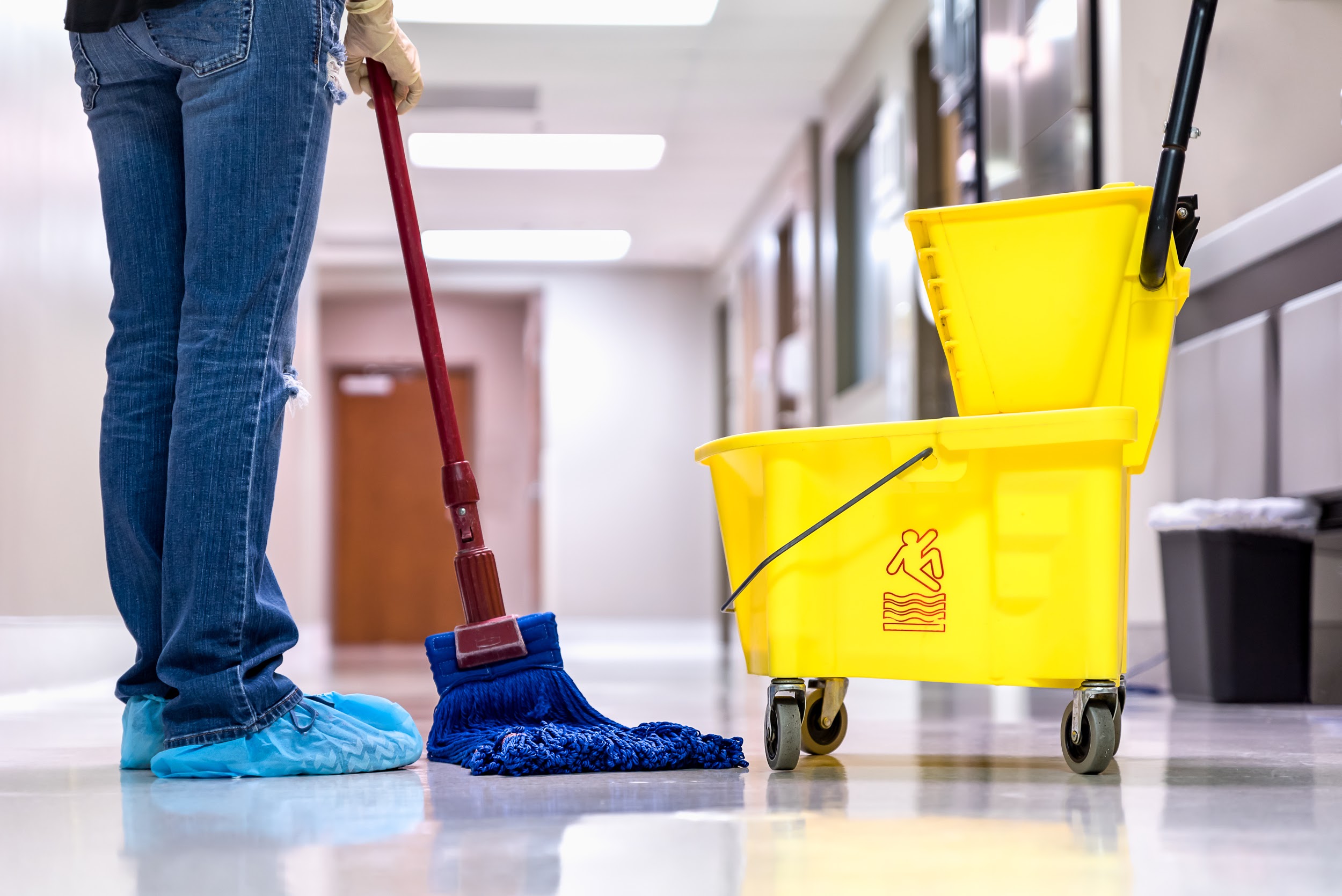 Commercial Wet Mops: How to Use a Mop & The Best Way to Clean a