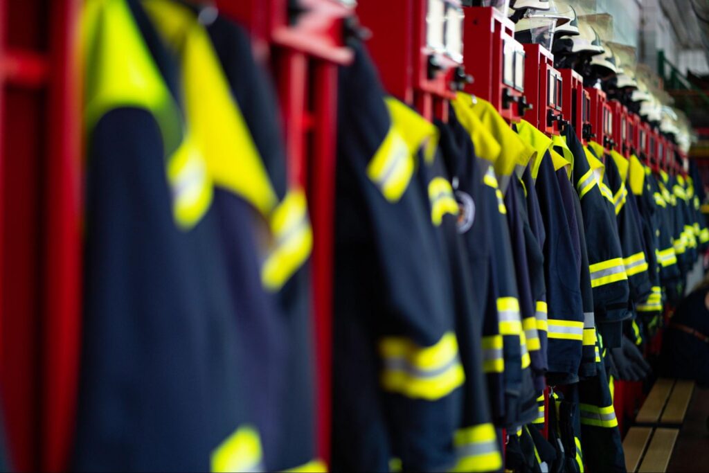 FR Flame Resistant Jackets for Industrial and Construction Workers